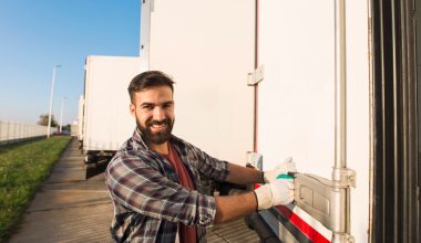 Care sunt cele mai eficiente rute logistice pentru transportul de marfă pe ruta România-Anglia?