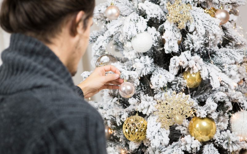 Brad artificial de Craciun cu zapada artificiala