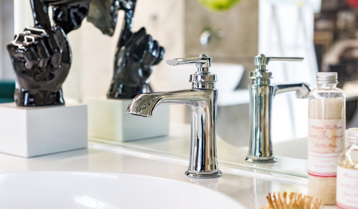 Ce diferențe sunt între bateriile de lavoar ieftine și cele premium?