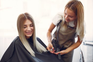 Cum afli dacă un hairstylist din Cluj are formare internațională?