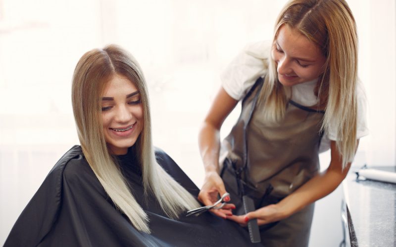 Cum afli dacă un hairstylist din Cluj are formare internațională?